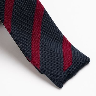 Cravatta in maglia fondo quadro disegno regimental